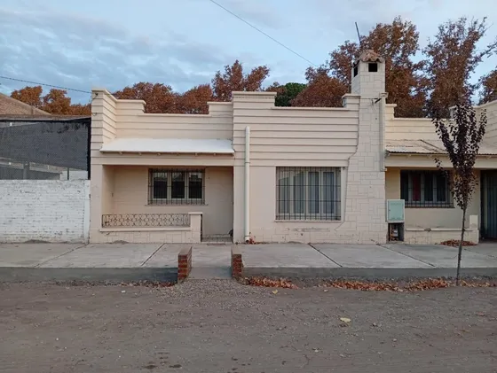 Casa En Venta En El Centro De General Alvear 