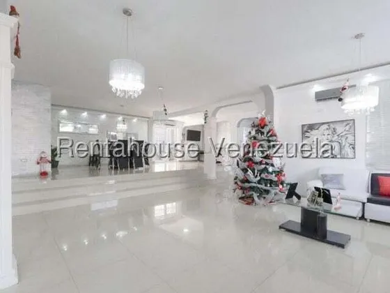 Maribel Morillo Asesor Inmobiliario De Rentahouse Vende Impactante Casa-quinta Ubicada En Conjunto Privado De Colinas De Santa Rosa Al Este De Barquisimeto Lara