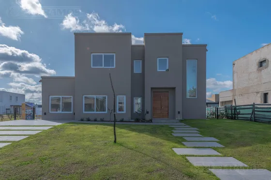 Casa En Puertos / Escobar