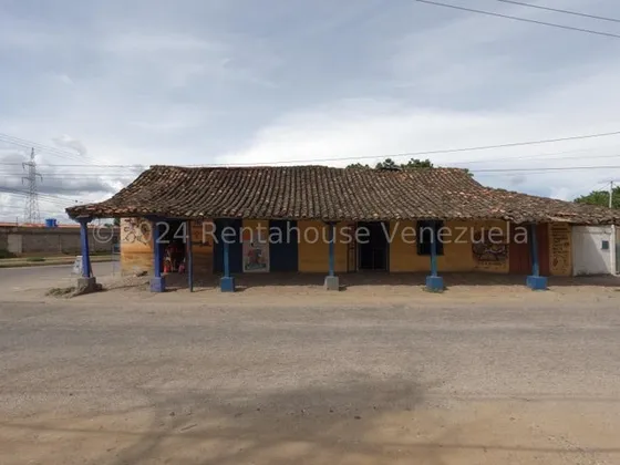 Julio R Perez Vende Casa Granja Cabudare Con  Mas 4600 Mts2 Jrp