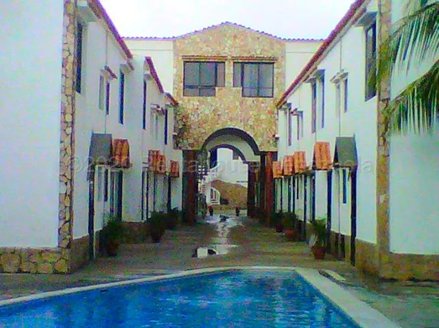 Ls Vende Town House Tucacas