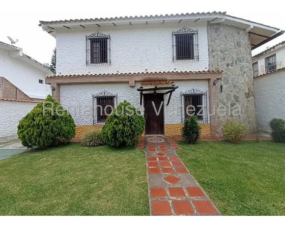 1005m2 De Terreno Y 576m2 De Construcción, Hermosa Y Familiar Casa En Club De Campo, San Antonio De Los Altos, Mls#25-10300