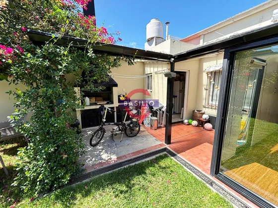 Venta Impecable Casa 5 Ambientes Con Jardín En Carapachay