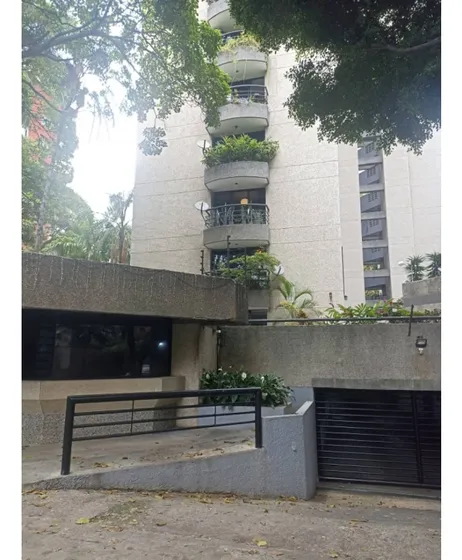 Se Alquila Apartamento 63m2 El Rosal 0875