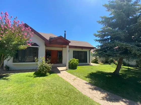 Casa En Arriendo, Sector Los Llanos, Machalí.
