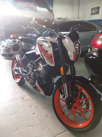 Moto Seme Nueva Pero Jalando Al 100