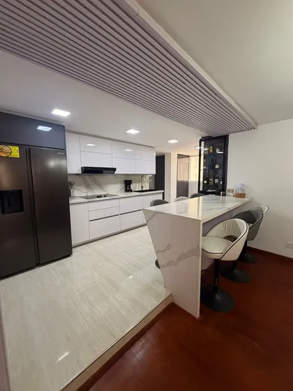 Apto. En Venta, Cumbres De Curumo 160m2/ 4hab. 3baños 1pe. 1maletero 320.000 Neg.