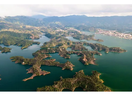 Venta De Lote En Unidad Cerrada, Con Salida Al Embalse - Guatape