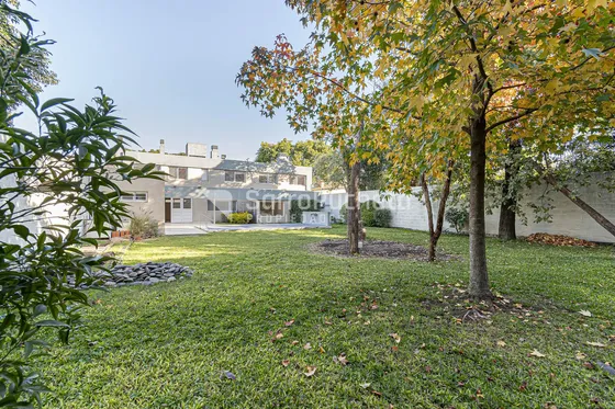 Venta Casa 6 Ambientes Con Amplio Jardín, Piscina Y Cocheras En Castelar.