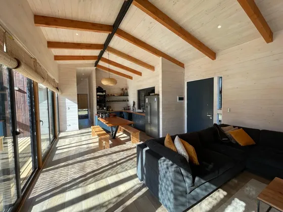 Gran Casa Con Cabaña Independiente En Condominio