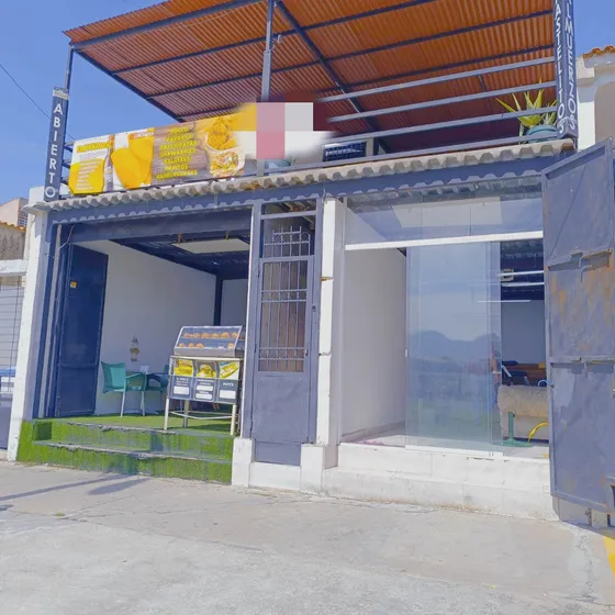 Elena Hidalgo Vende Locales Comerciales Amplio En Casa De 2 Plantas Planta Alta Con Apartamento De 3 Habi. Terraza Tanque 8000l Con Inventario Y Registro De Comercio