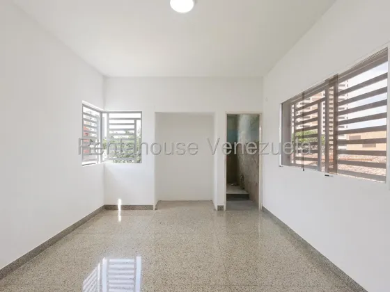 Gisselle Lobo Tiene En Venta Hermosa Casa Duplex En El Centro De Barquisimeto Posee 500m2 Con Tanque Subterraneo Hermosa Vista Panoramica 2 5 2 2 9 7 5                                                 
