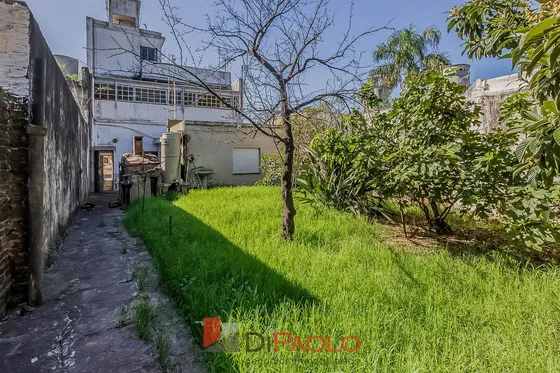 Casa En Venta 4 Ambientes Con Parque Y Galpon En Caseros