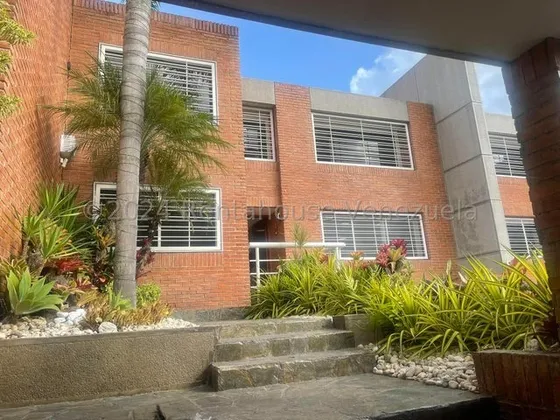 Venta De Lujoso Townhouse En La Lagunita Country Club