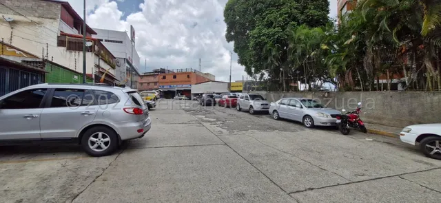 Maripérez !! Estupendo Local Comercial A Pie De Calle, 70 M2, 1 Baño, 2 Pe, Cómodos Espacios, Facilidades Para Carga Y Descarga De Mercancía. Extraordinaria Ubicación !!