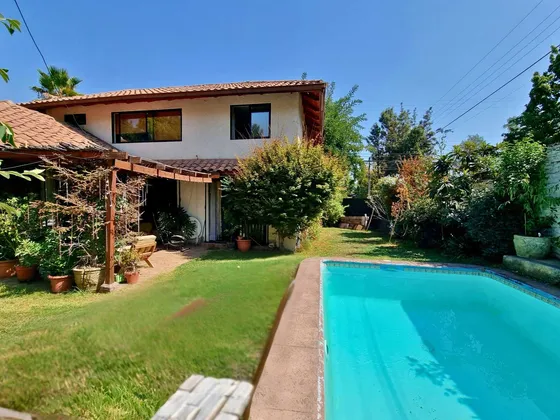 6 D / 4 B Con Piscina, 430 M2 De Terreno (100263)