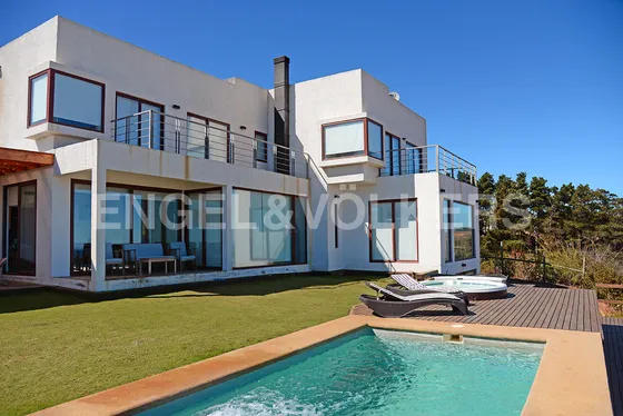 Casa Moderna En Tunquén.
