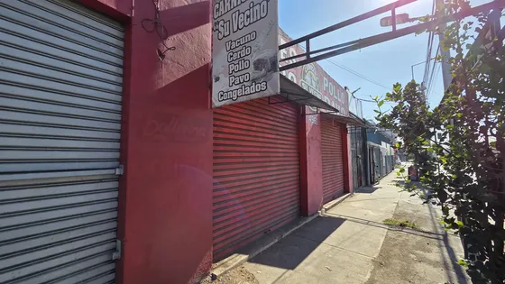 Galpón Con 4 Locales Comerciales Las Industrias