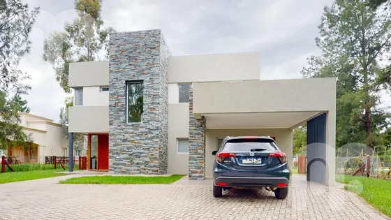 Venta Casa De 4 Dormitorios En Miralagos