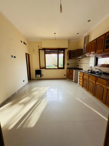 Casa En Venta, 3 Dormitorios, Jardin, Cochera, Oficina Indep