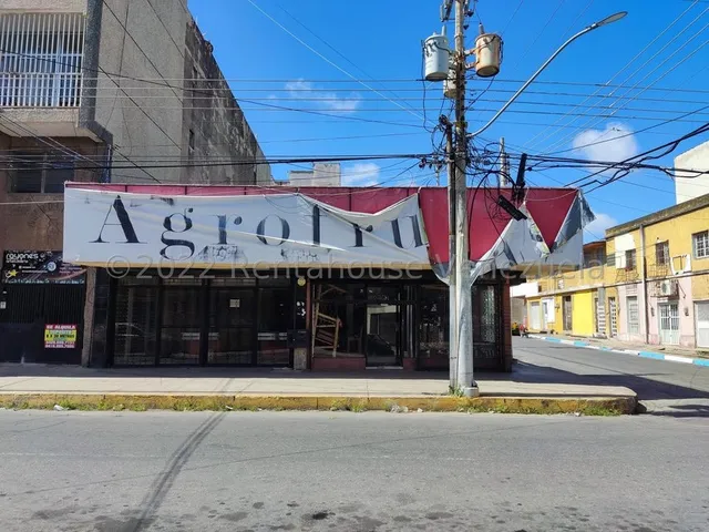 Local Comercial De Esquina Y  A Pie De Calle  (antiguo Local De Agrofrutas) En La Calle Igualdad 