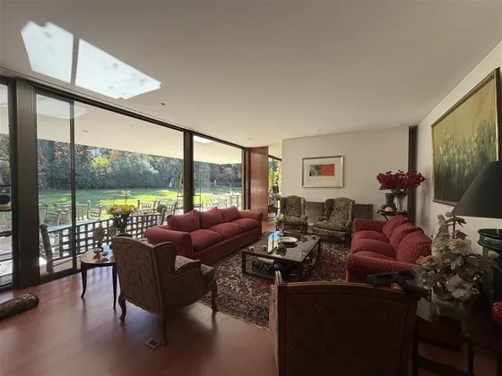 Casa En Venta Con Gran Terreno En Lo Barnechea