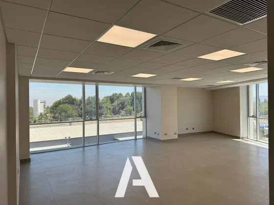 Oficina Venta Chicureo, Planta Libre, 2 Estacionamientos