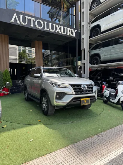 Toyota Fortuner 2.4 Diésel Sr 4x2