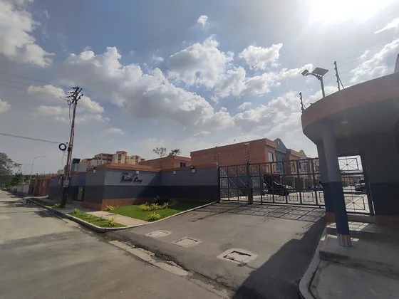 Yc Vende Townhouse Tipo Estudio En Res. Santa Cruz, San Dieg