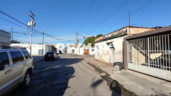 Casa En Venta Cerca Del Mercado Los Guajiros De Valencia 286728 Lz