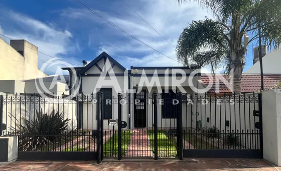 Excelente Casa De 3 Dormitorios En Amplio Lote