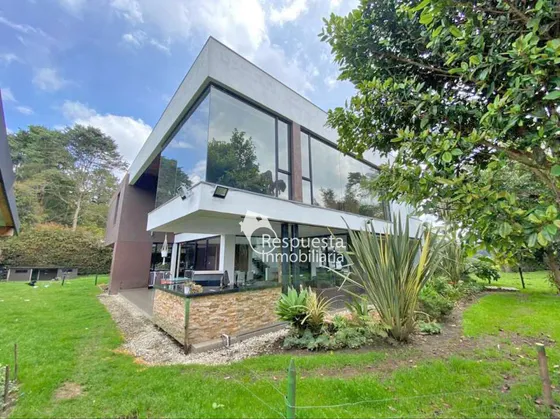Venta Hermosa Casa  Alto De Las Palmas. Por Mall Indiana