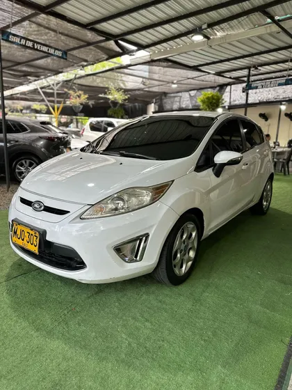 Ford Fiesta 1.6 Hatchback Mecánica