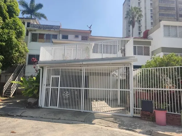 Venta De Hermosa Y Espaciosa Casa Con Anexo En San Bernardino. Fr