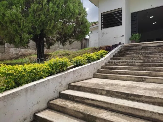 Jip 25-13611. Rent-a-house Vende Casa Comercial De 600 Mts2, Amplios Espacios Y Luz Natural, Ideal Para Clinicas, Consultorios, Guarderias, Colegios. San Juan De Los Moros, Guarico