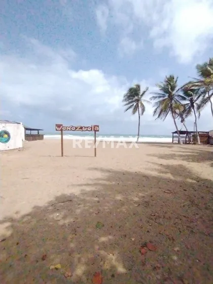 En Venta Terreno Frente Al Mar En Playa Parguito - Isla De Margarita Cod: 1344