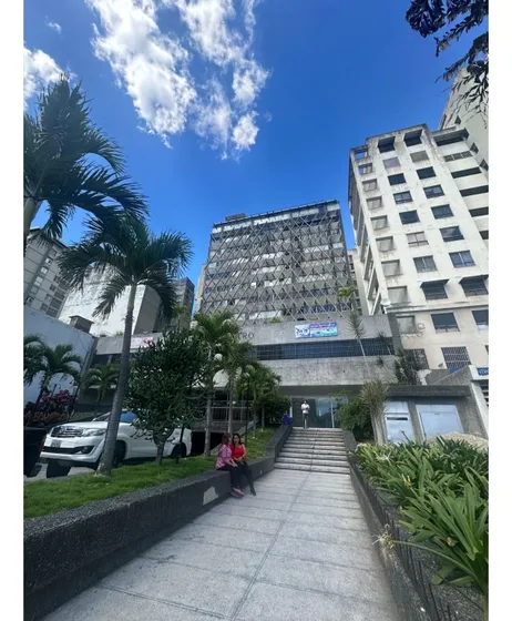 Vendo/alquilo Oficina 125m2 Chacao 1629