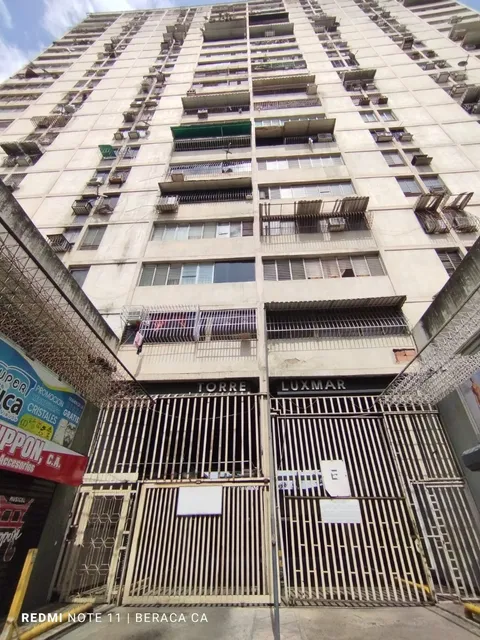 Beraca 002 Venta Apartamento Torre Lux-mar Ubicado En El Centro De Maracay.