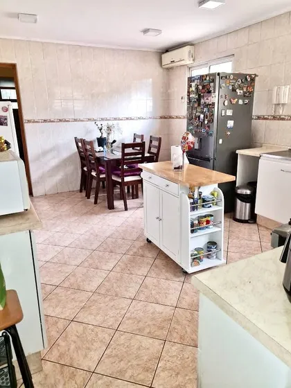 Casa En Venta De 4 Dorm. Gran Terreno En Ñuñoa