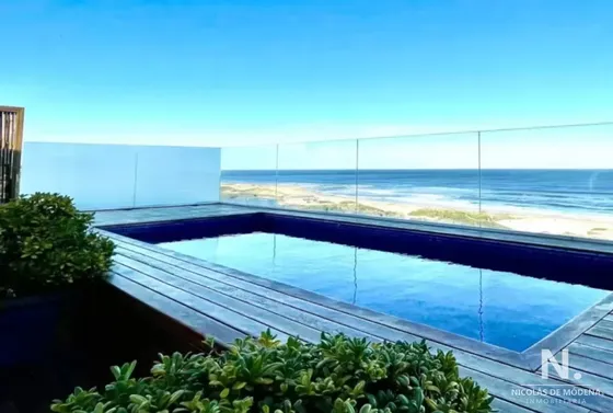 Exclusivo Penthouse Con Piscina Privada En Venta, Frente A Playa Brava. Punta Del Este