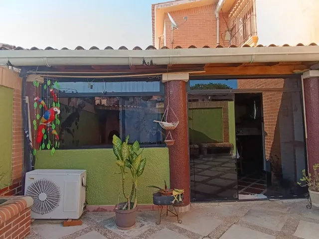 Lm  Vende Casa De Dos Niveles En La Urb. El Bosque, Valencia.