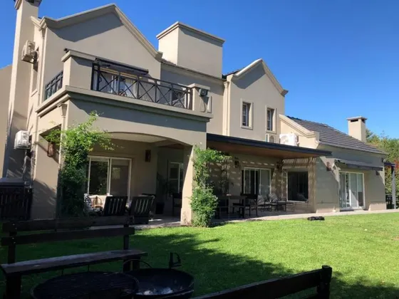 Casa  En Alquiler En Ayres Del Pilar, Pilar, G.b.a. Zona Norte