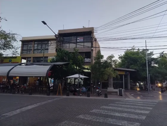 Venta De Oficinas Y/o Dptos  Frente A Plaza Maipú