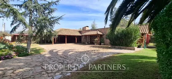 Casa En Excelente Lugar Residencial Cercana A Cole...