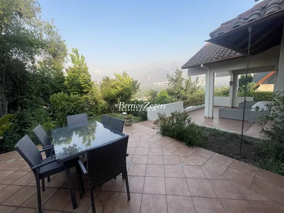 Casa En Venta De 6 Dorm. En Las Condes