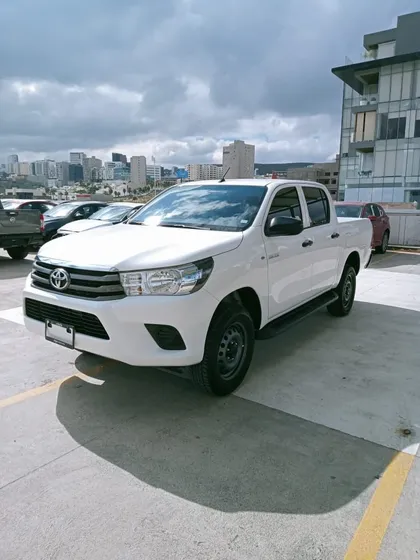 Toyota Hilux 2.8 Cabina Doble Base Mt