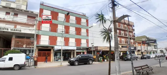 Departamento En Avenida   Con Gas Natural  