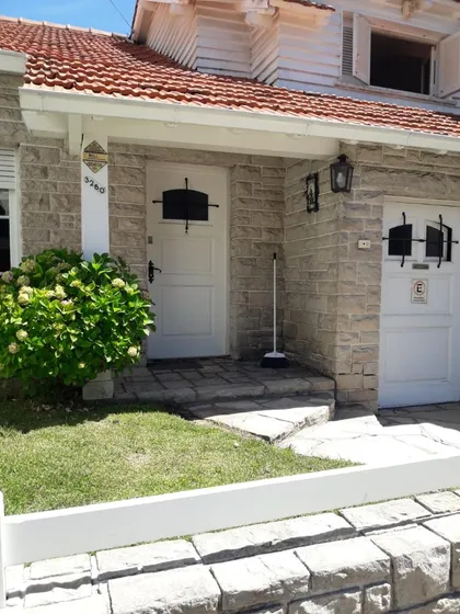 Casa En Venta - 5 Dormitorios 3 Baños - 292,48mts2 - Mar Del Plata