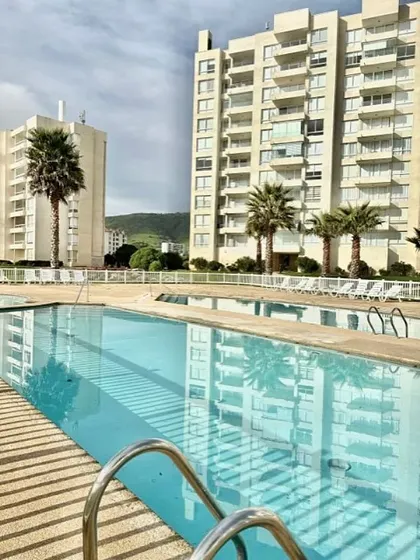 Con Primera Vista, La Playa Y El Mar De Testigos