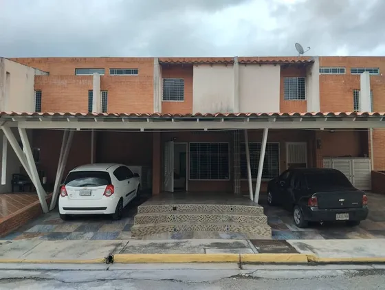 Town House En San Diego, Residencias Amazonia, Sector El Seminario. Jjr 